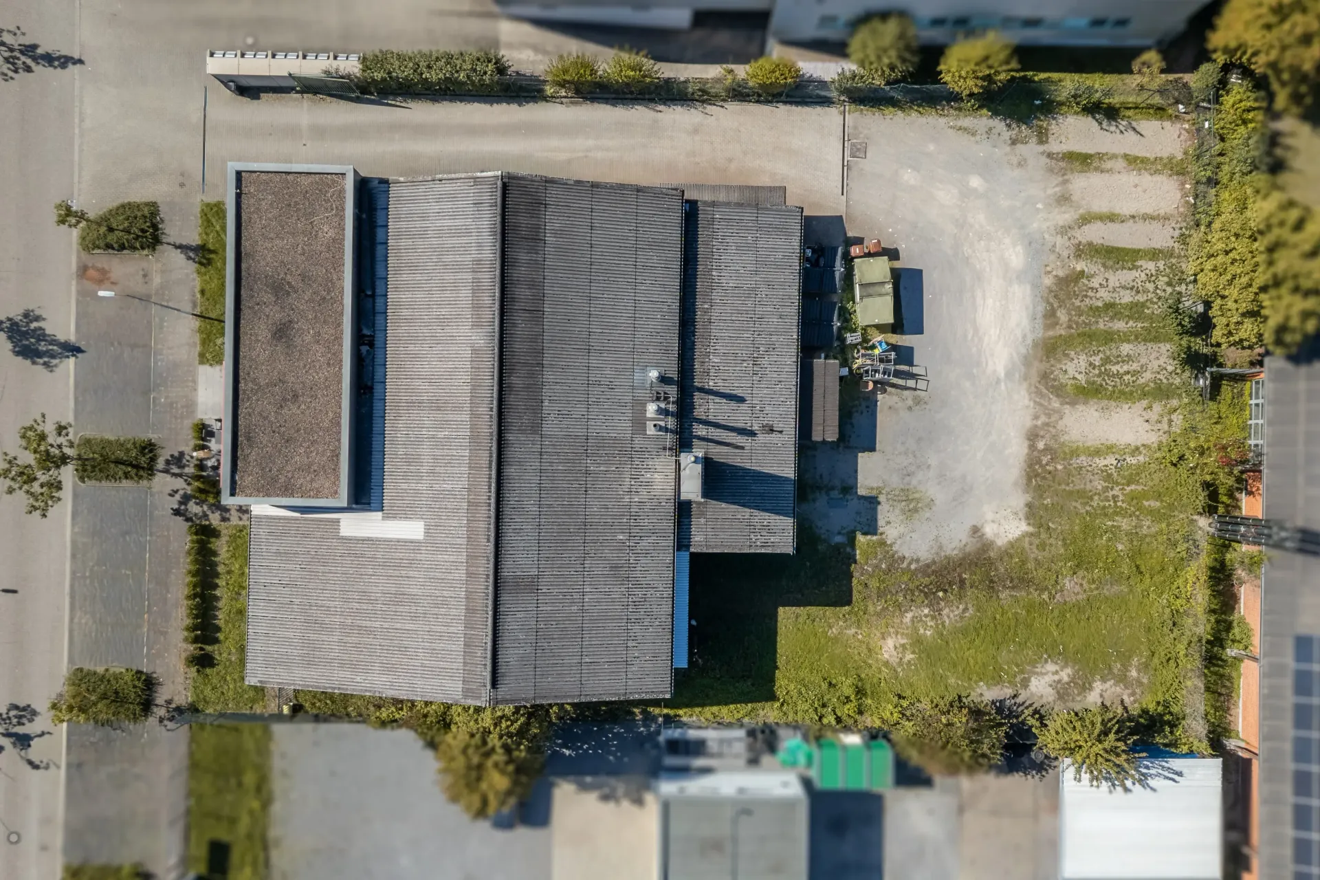 Vielseitige Gewerbeimmobilie
mit Bürotrakt, Produktionshalle, Lagerräume und Verkaufsfläche
in Karlsruhe-Bulach