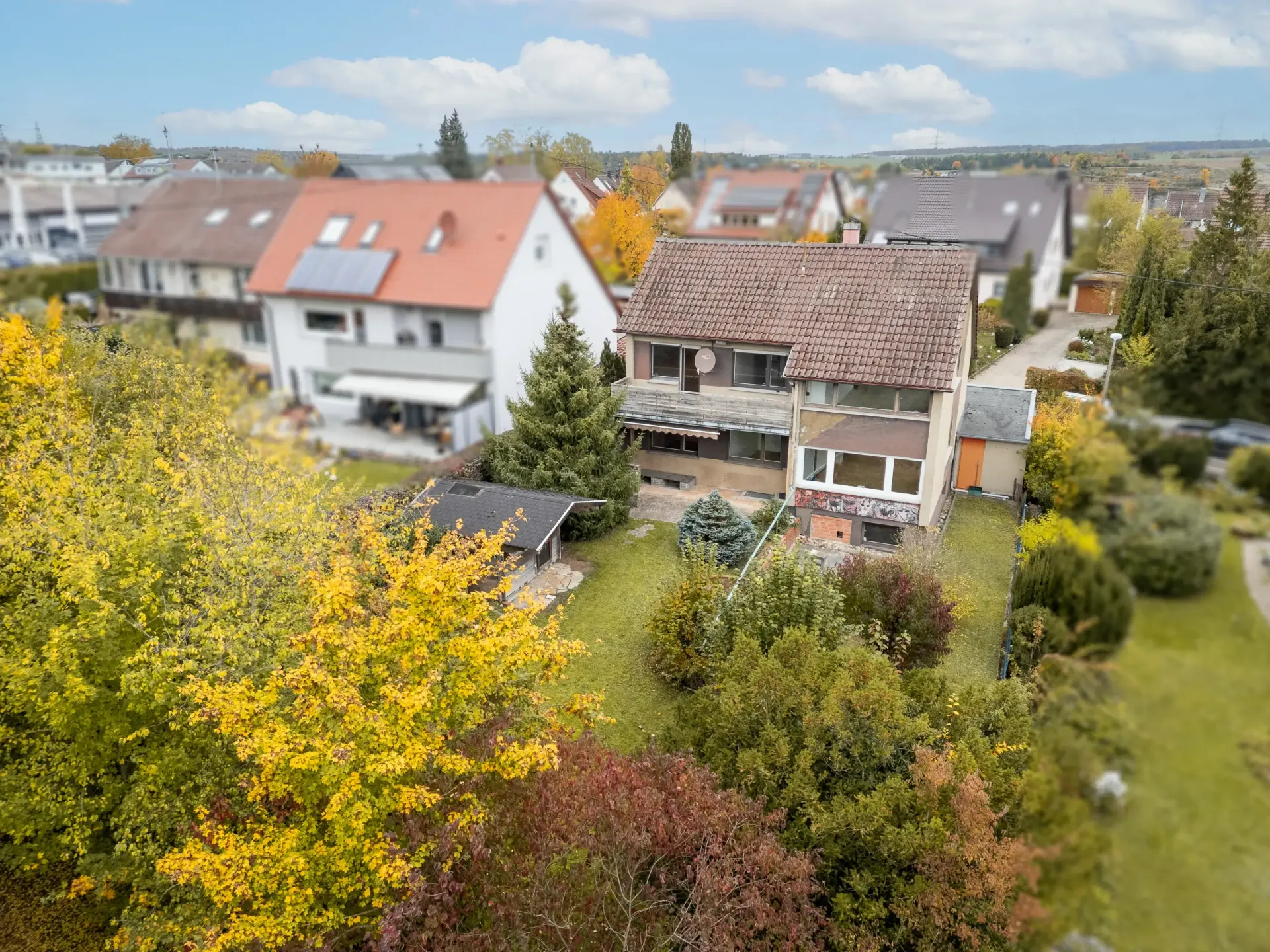 Vogelperspektive Ein- Zweifamilienhaus mit Garten und Garage in Sindelfingen-Darmsheim