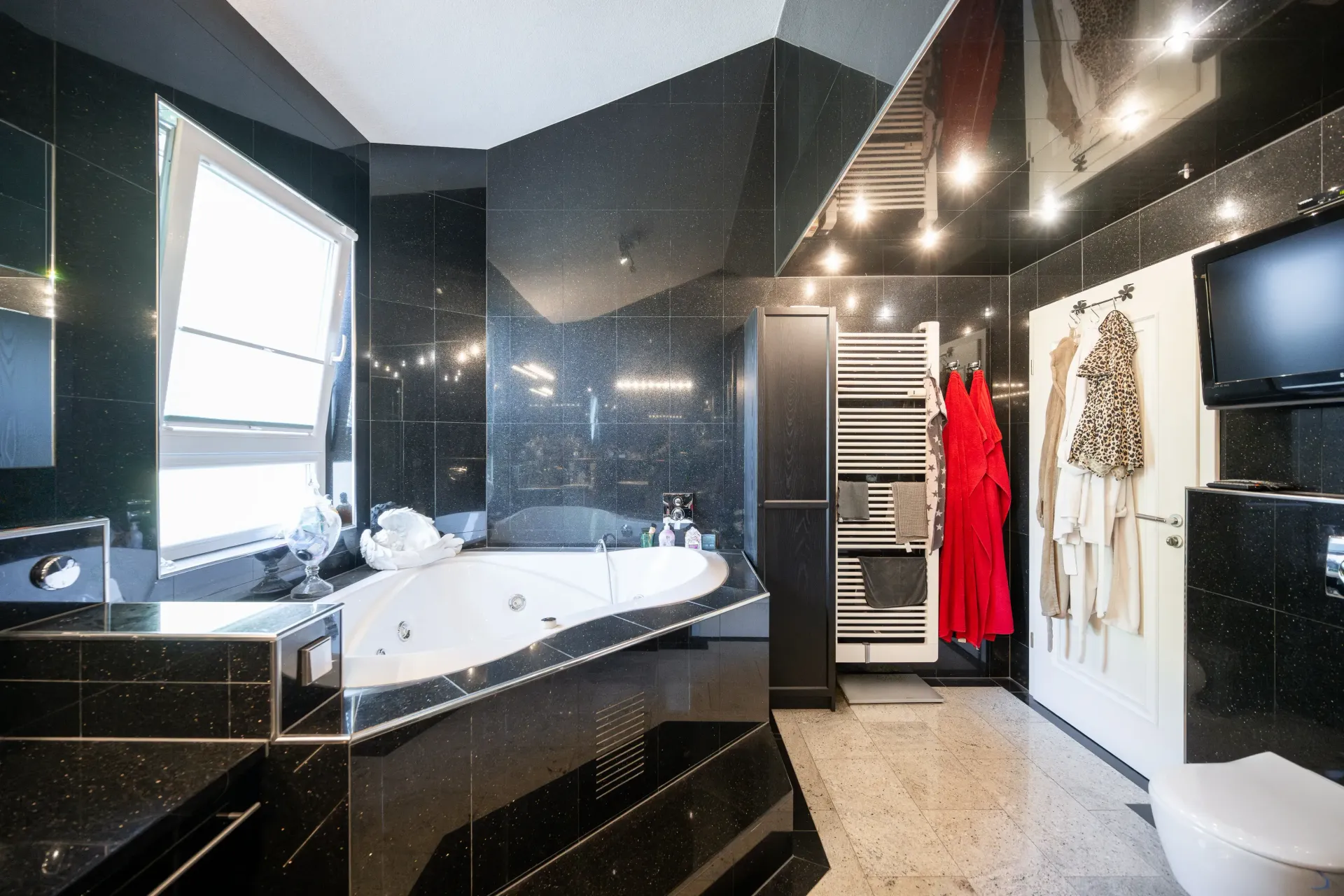 Wellness Badezimmer und sep. Gäste-WC in KA-Durlach