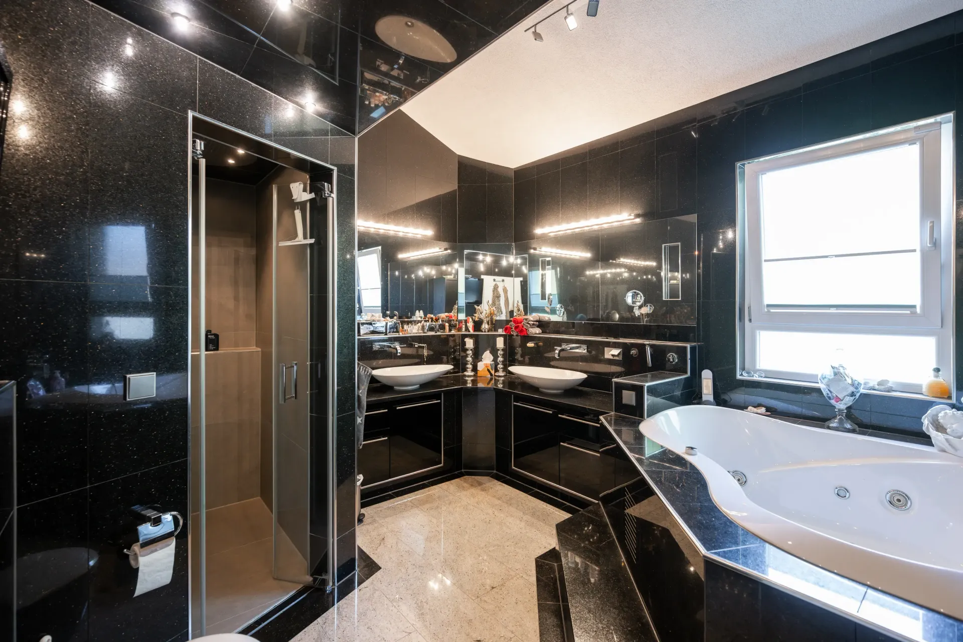 4 Zi. Eigentumswohnung mit Whirlpool und bodenebener Dusche in KA-Durlach