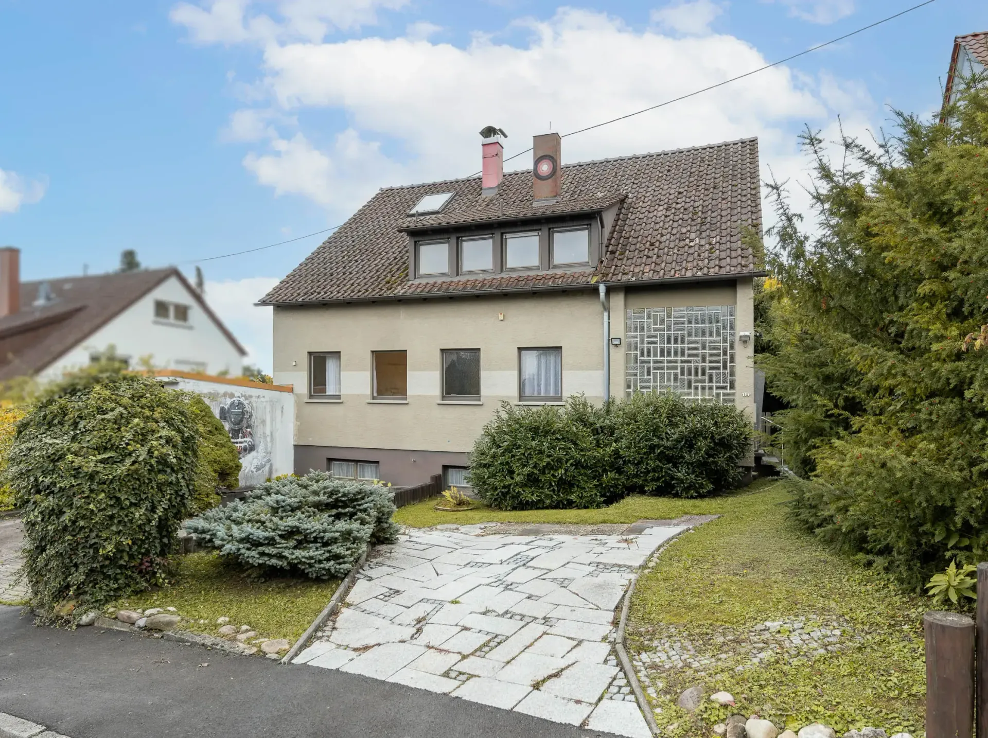 Einfamilienhaus mit Garten zur Sonnenseite in Sindelfingen Einfamilienhaus in Sindelfingen-Darmsheim mit Garten und Garage
