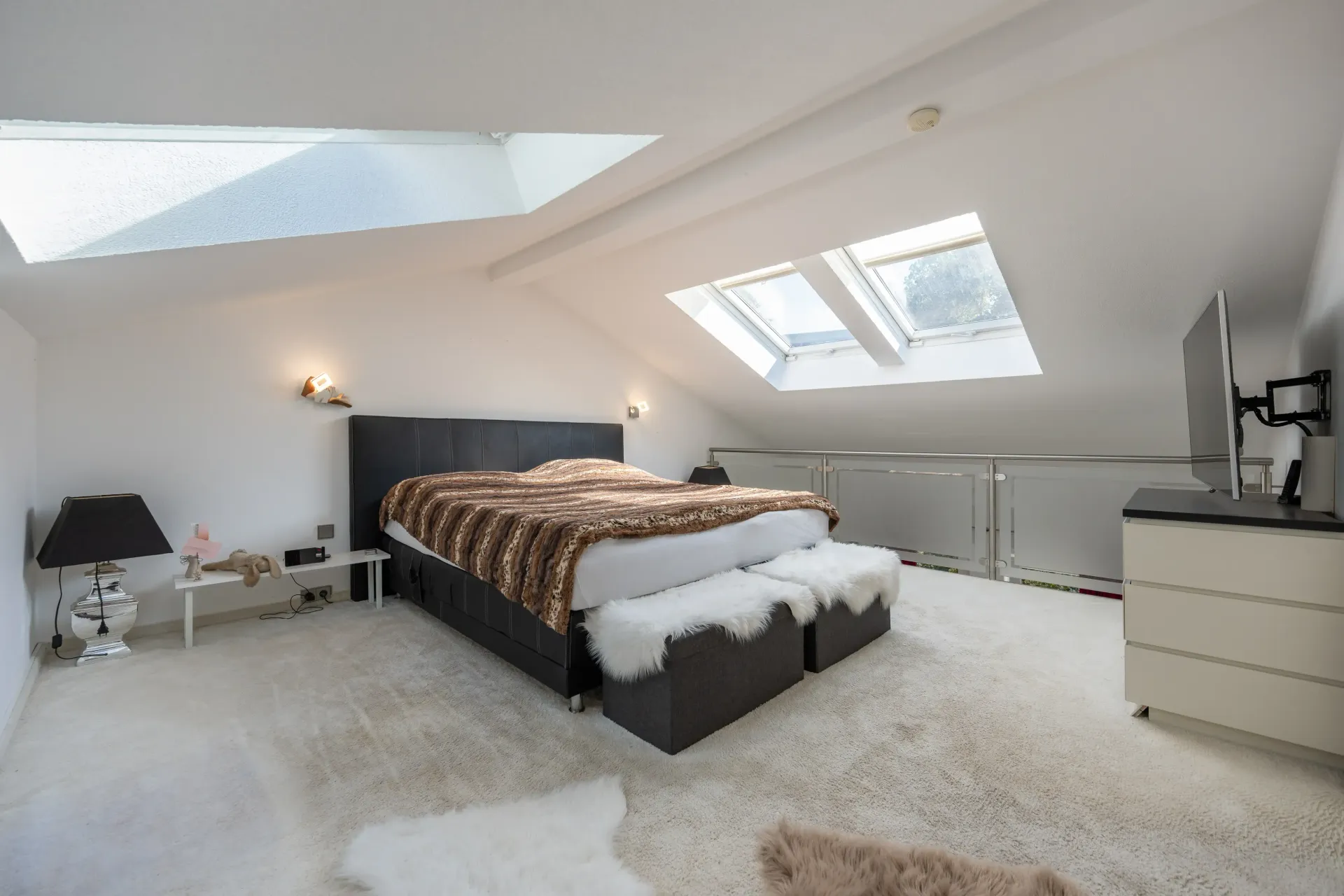 Schlafzimmer gemütlich unterm Dach mit Klimaanlage in einer exklusiven 4 Zi. ETW in Durlach