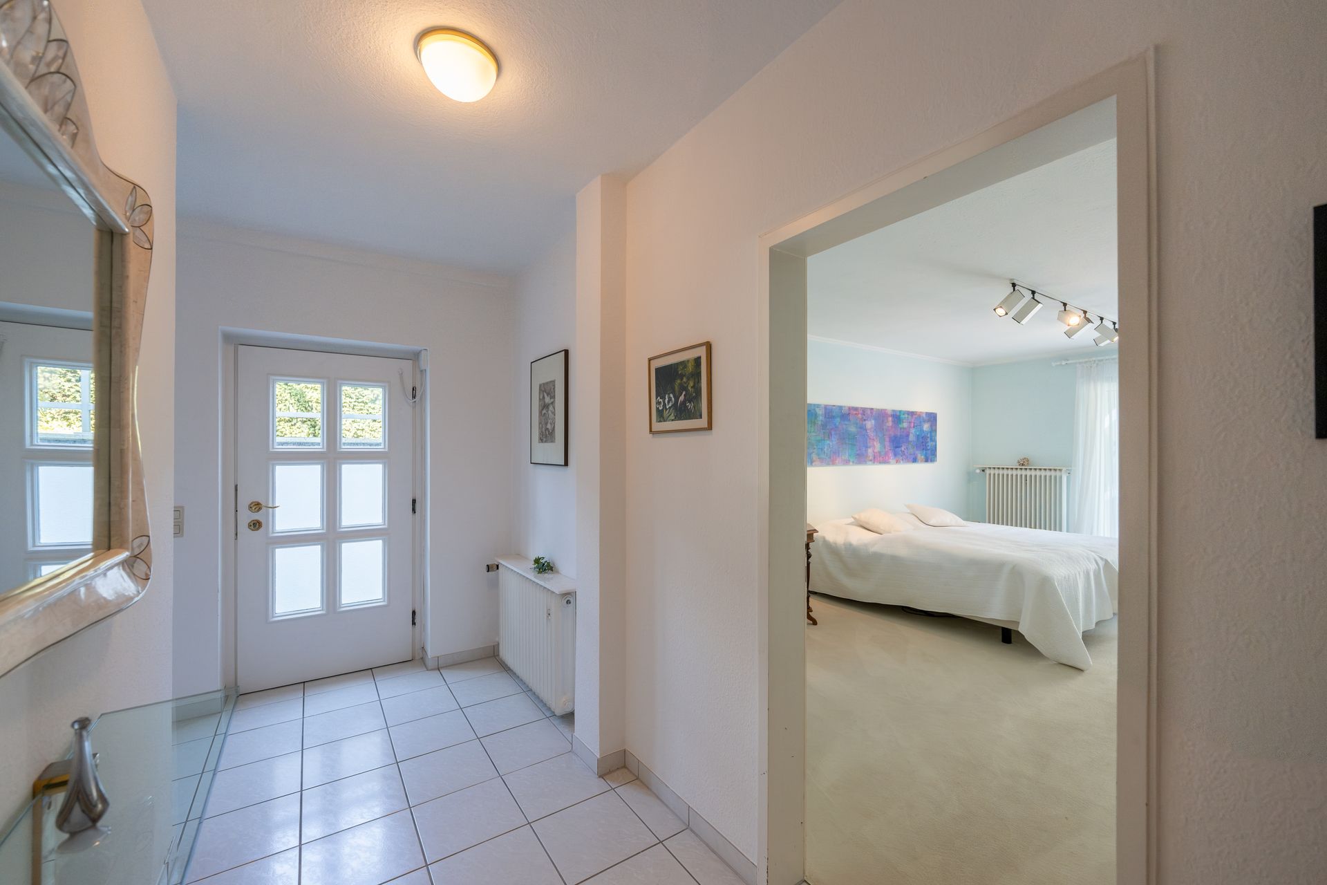 Villa mit sep. Eingang und 4 Schlafzimmer, großer Sonnenterrasse und idyllischem Garten in KA-Durlach