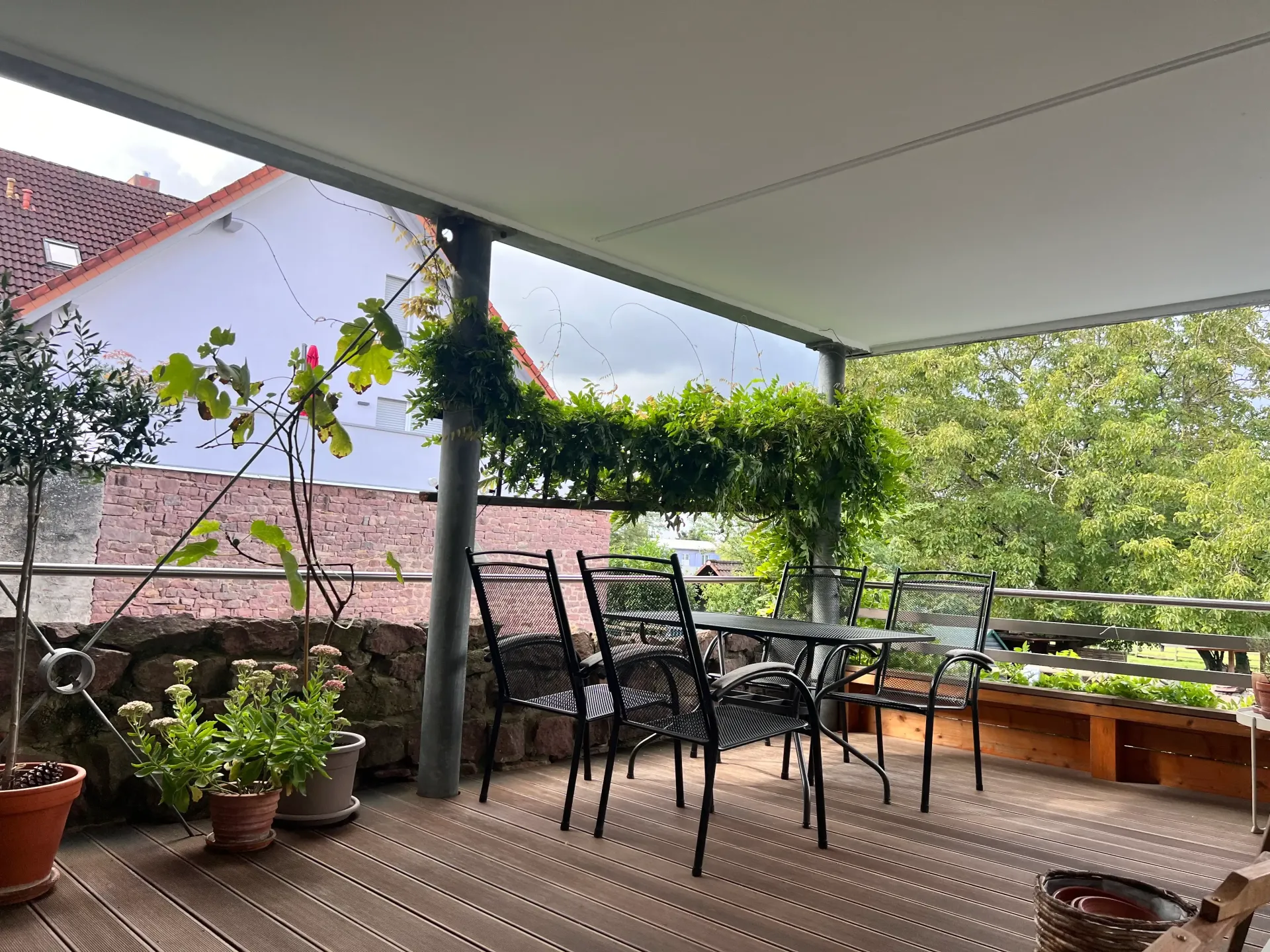 MFH mit großer Terrasse zu verkaufen