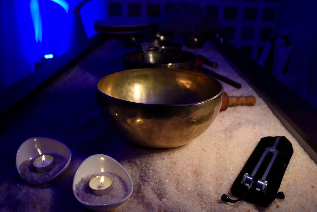 Massaggio musicale sul lettino al sale dell'Himalaya Iso Benessere al festival di Sanremo 2024