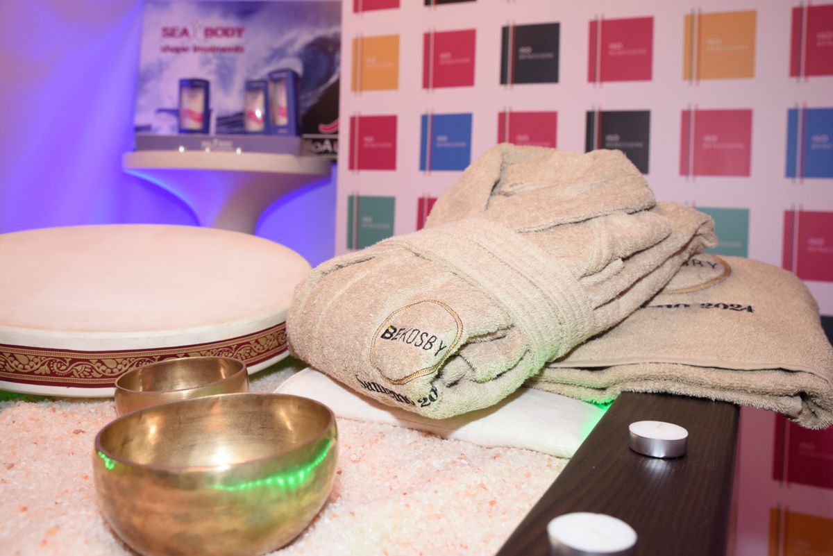 lettino al sale dell'Himalaya ISO Benessere con accappatoio BeKosby al festival di Sanremo 2024