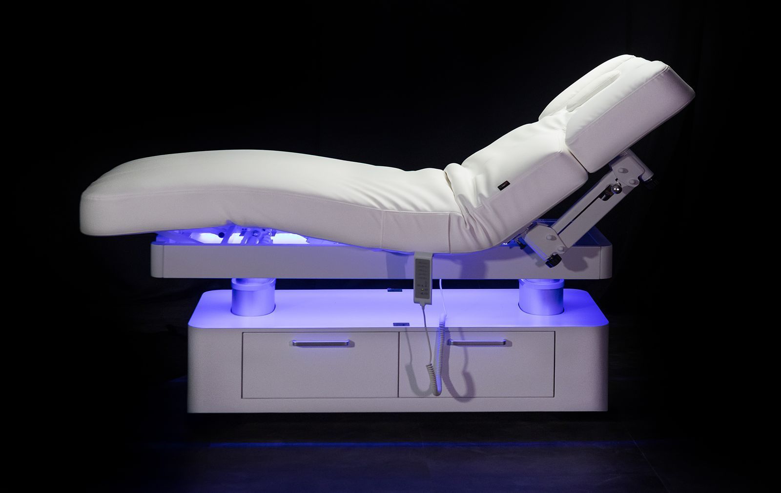 lettino da massaggio, lettino massaggio motorizzato, lettino estetista, lettino centro estetico, lettino con cromoterapia, lettino da massaggio riscaldato