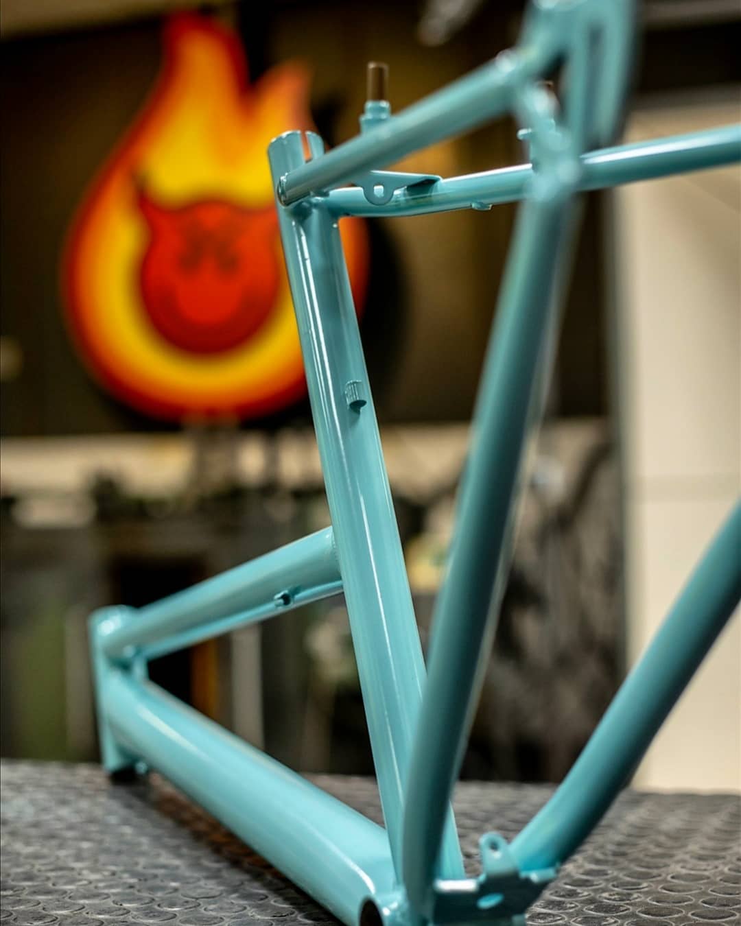 Fahrradrahmen hellblau pulverbeschichtet