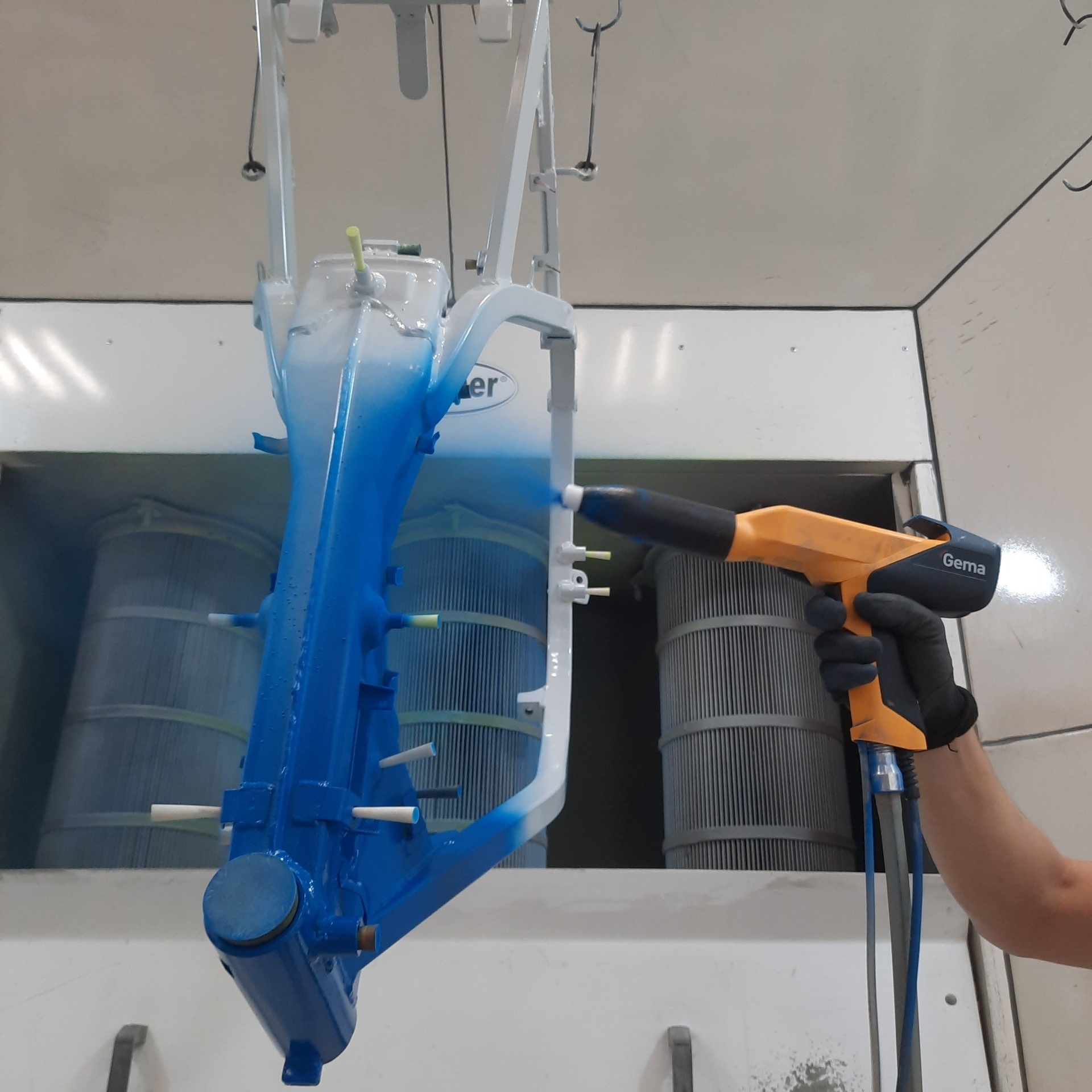 Pulverbeschichtung Motorradrahmen Grundierung Korrosionsschutz Pulverbeschichtung Motorradrahmen Grundierung Korrosionsschutz