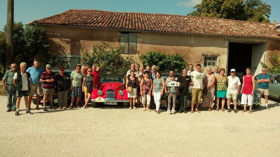 Photo souvenir de l'Amicale Automobile Sud Saintonge (AASS)