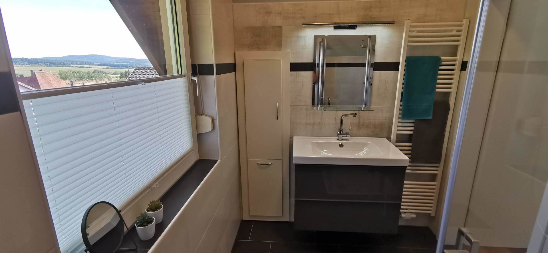 Badezimmer mit Waschbecken