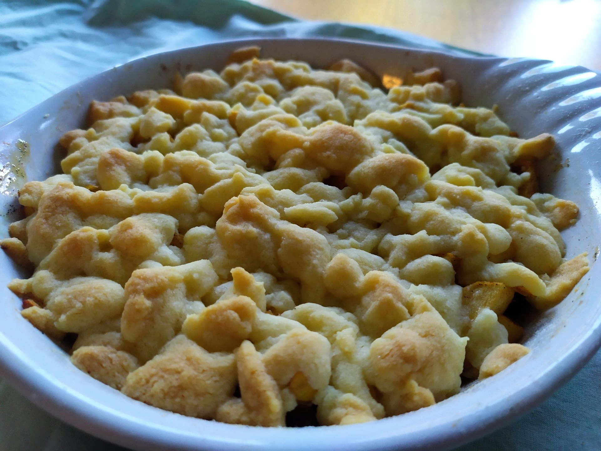 Apfel mit süßen Streuseln