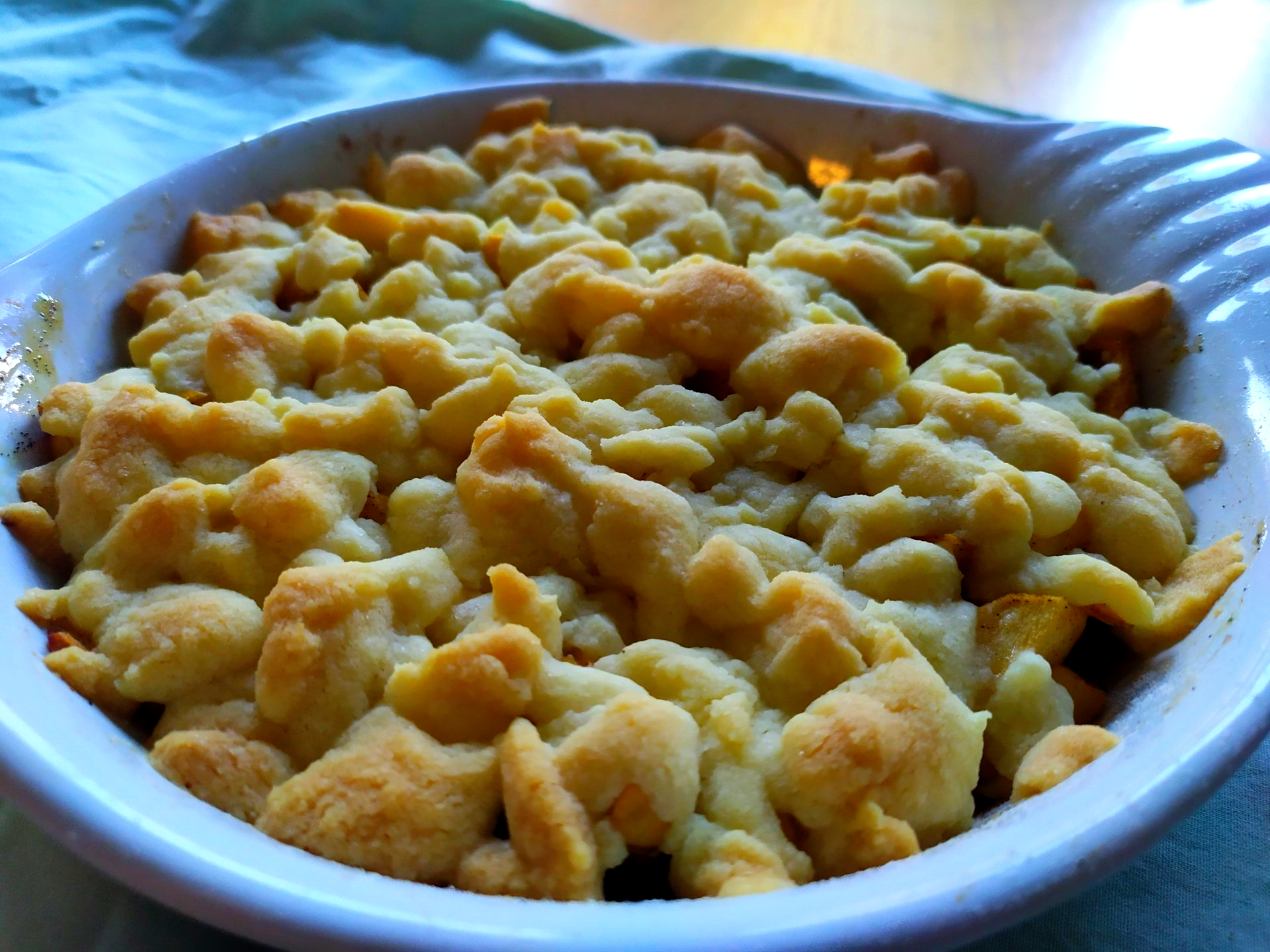 Äpfel mit süßen Streuseln