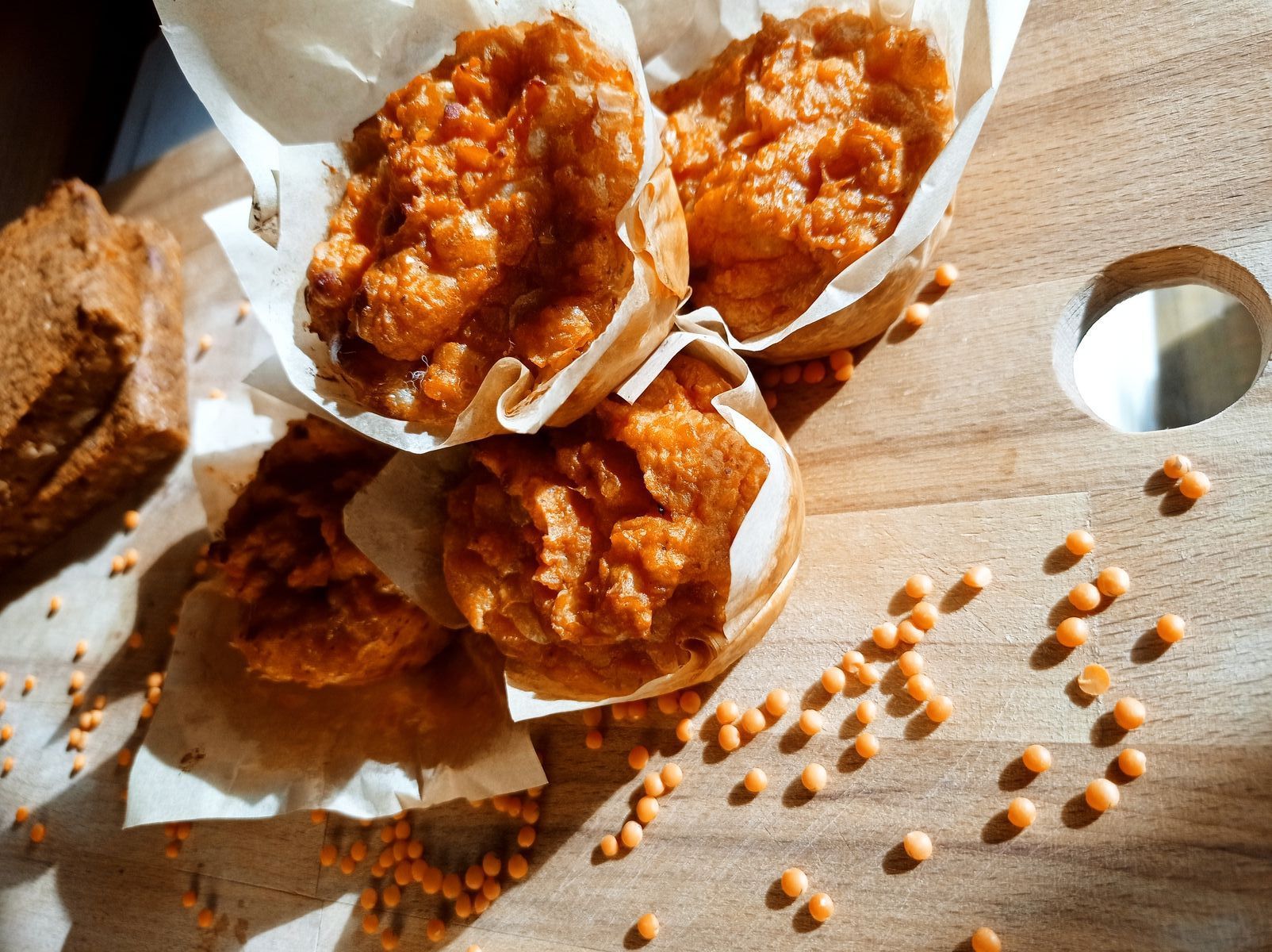 Herzhafte Muffins mit Linsen und Süßkartoffeln