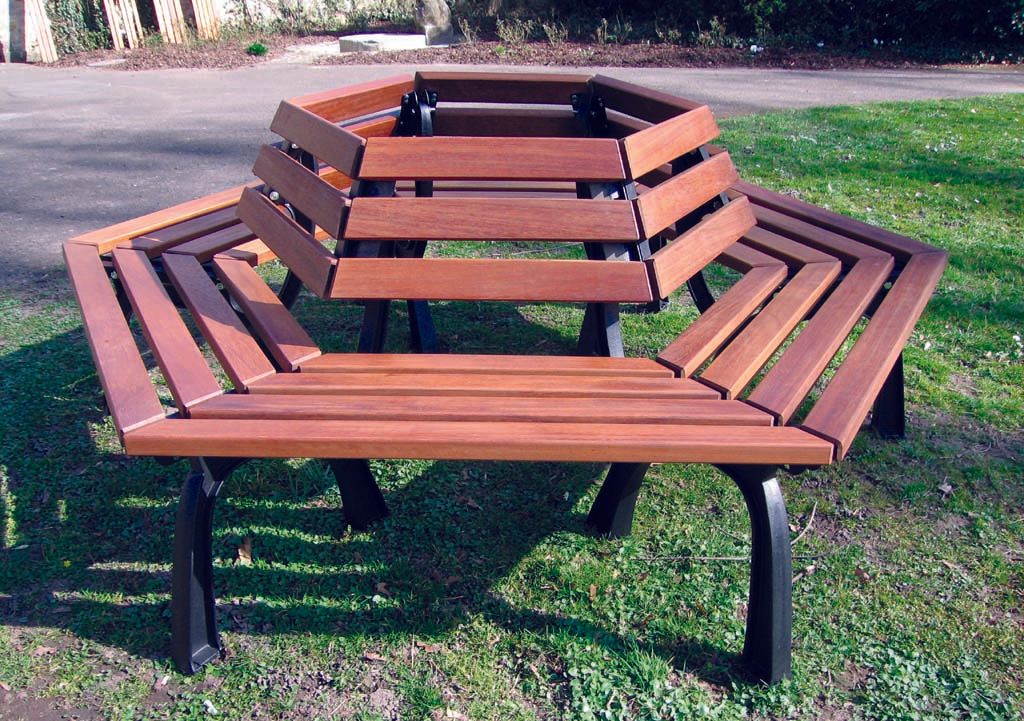 Sechseckbank mit Gusseisenfüsse und Holzlatten