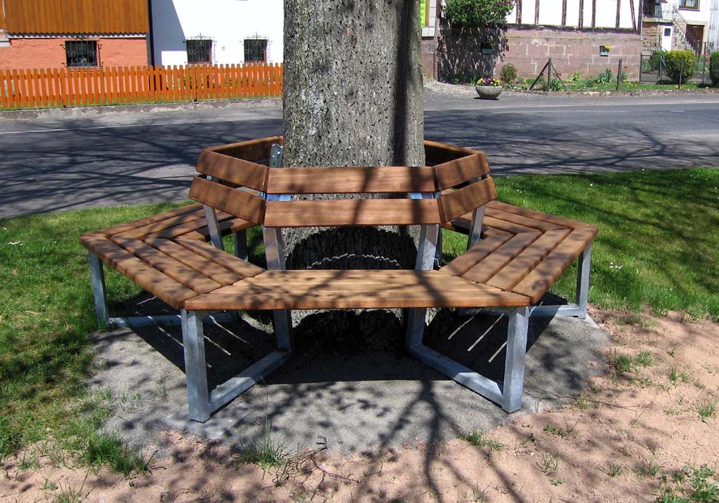 Sechseck Bank mit Stahlfüssen und Holzlatten