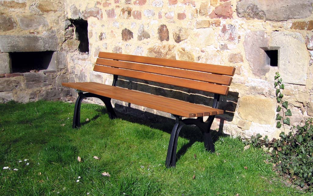 Bank mit Gusseisenfüsse und Holzlatten