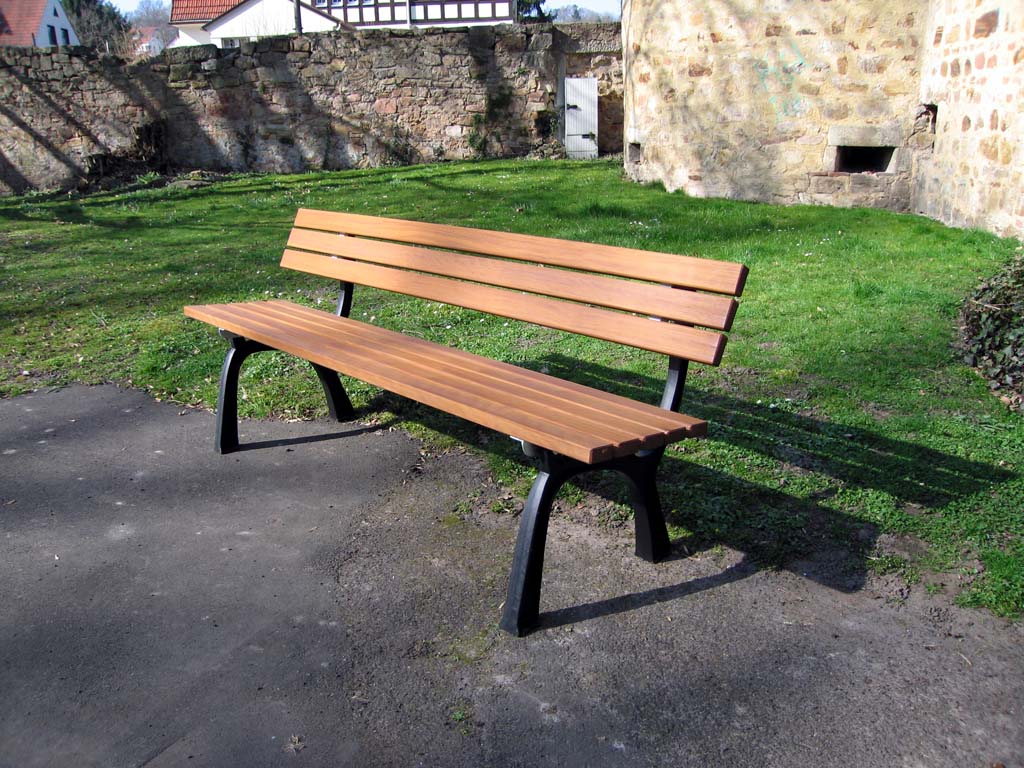 Bank mit Gusseisenfüsse und Holzlatten