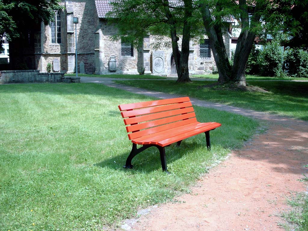 Bank mit Alugussfüsse und Holzlatten