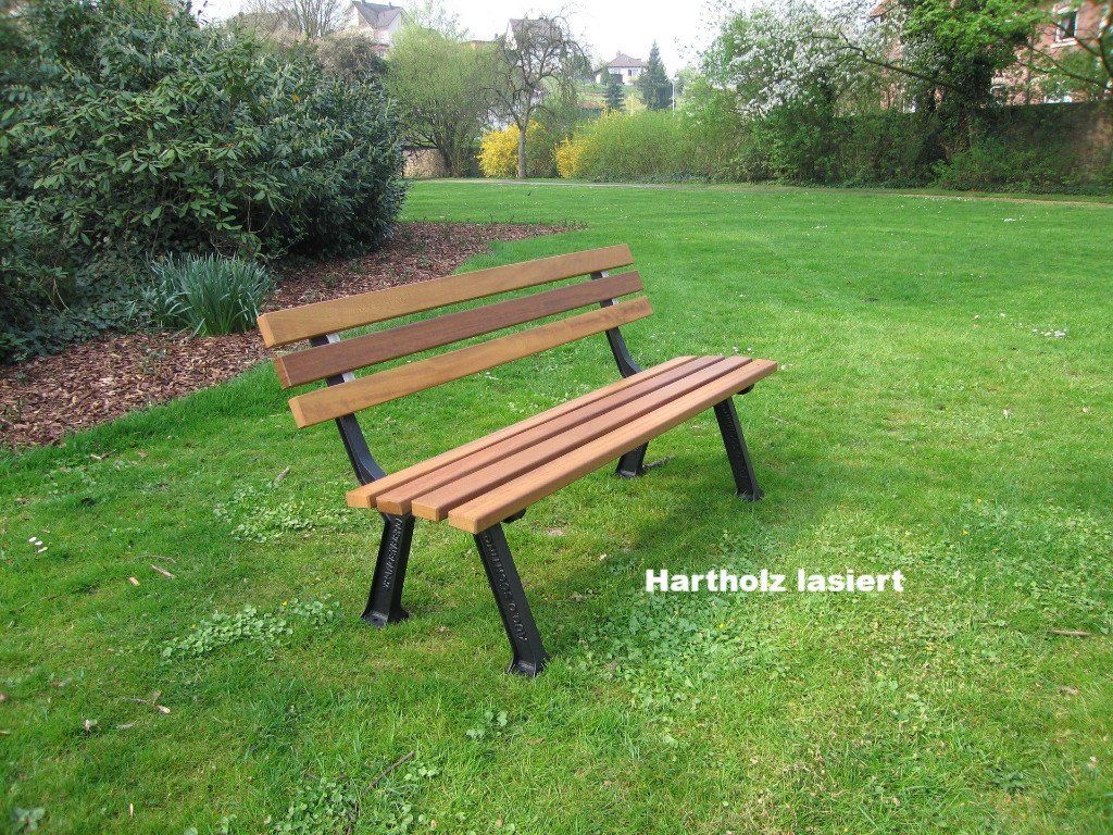 Bank mit Gusseisenfüsse und Holzlatten
