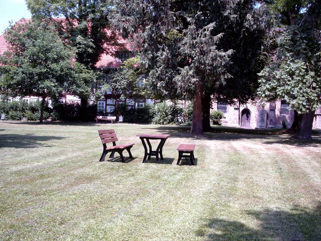 Bank mit Alugussfüsse und Holzlatten