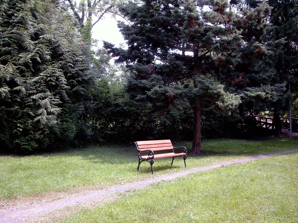 Bank mit Alugussfüsse und Holzlatten