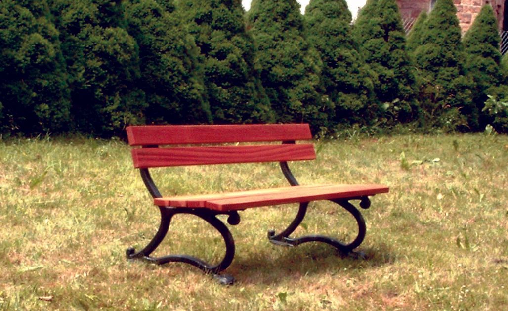 Bank mit Gusseisenfüsse und Holzlatten