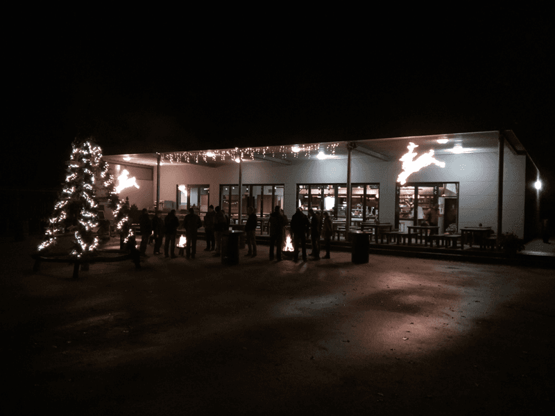 Weihnachtsfeier Idee Outdoor Baum und Zeit Bogenschießen und Führung