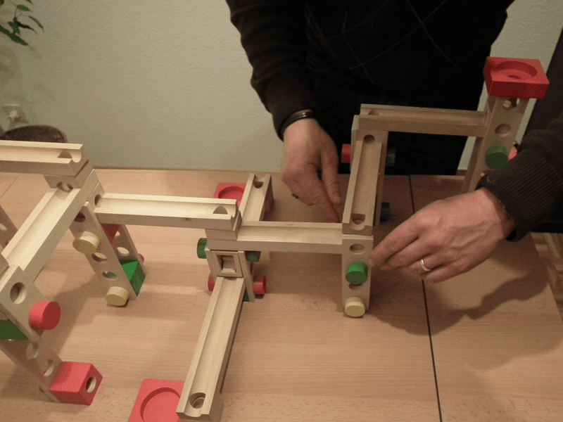 Team Weihnachtsfeier Murmelbahn bauen indoor