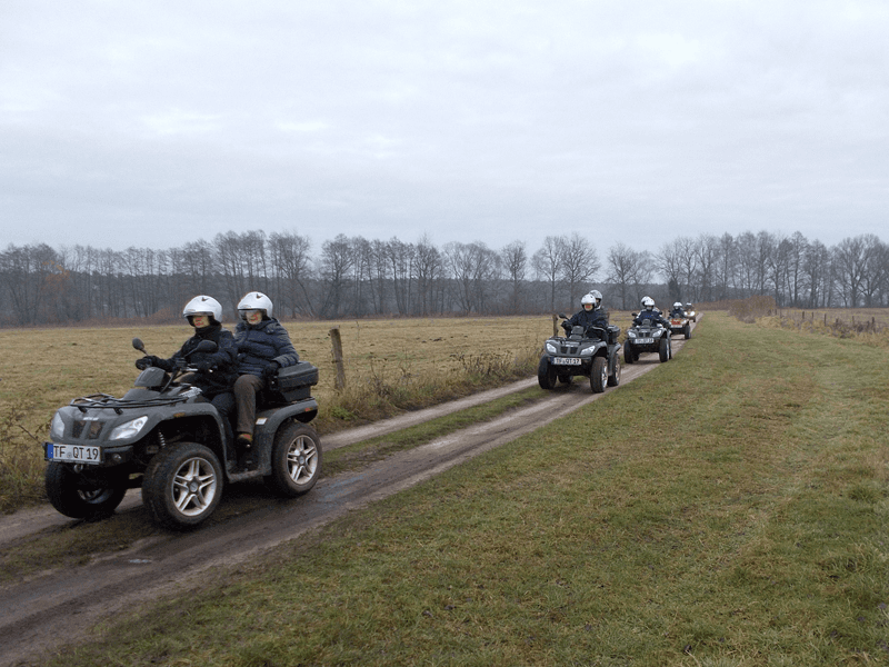 Weihnachtsfeier Quad Tour und Gänsebraten für Firmenausflug