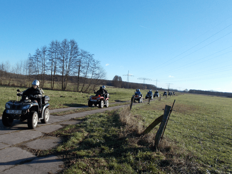 Weihnachtsfeier mit Programm und Location Quad und BBQ