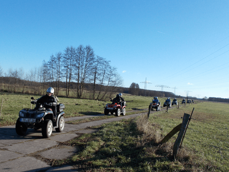 Firmenweihnachtsfeier Outdoor Quad Tour und Bogenschießen