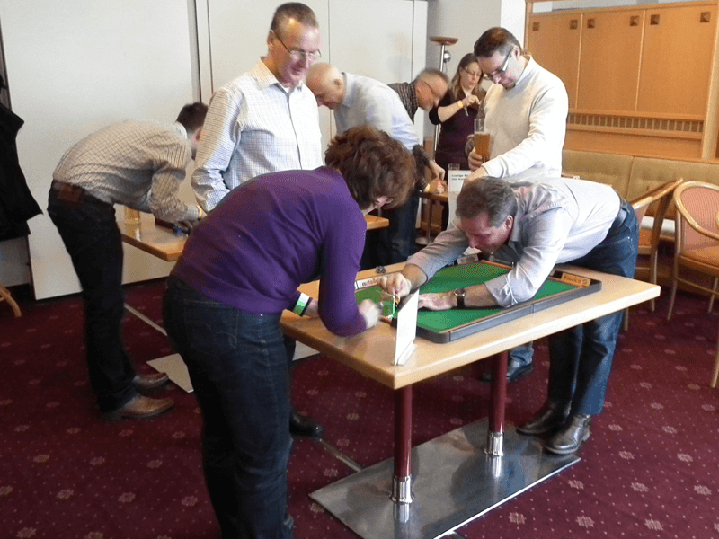 Weihnachtsfeier Firmen Indoor Programm Tipp Kick