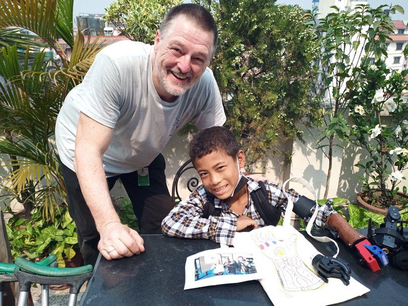 The Hand Project Firmenweihnachtsfeier Handprothesen Kinder