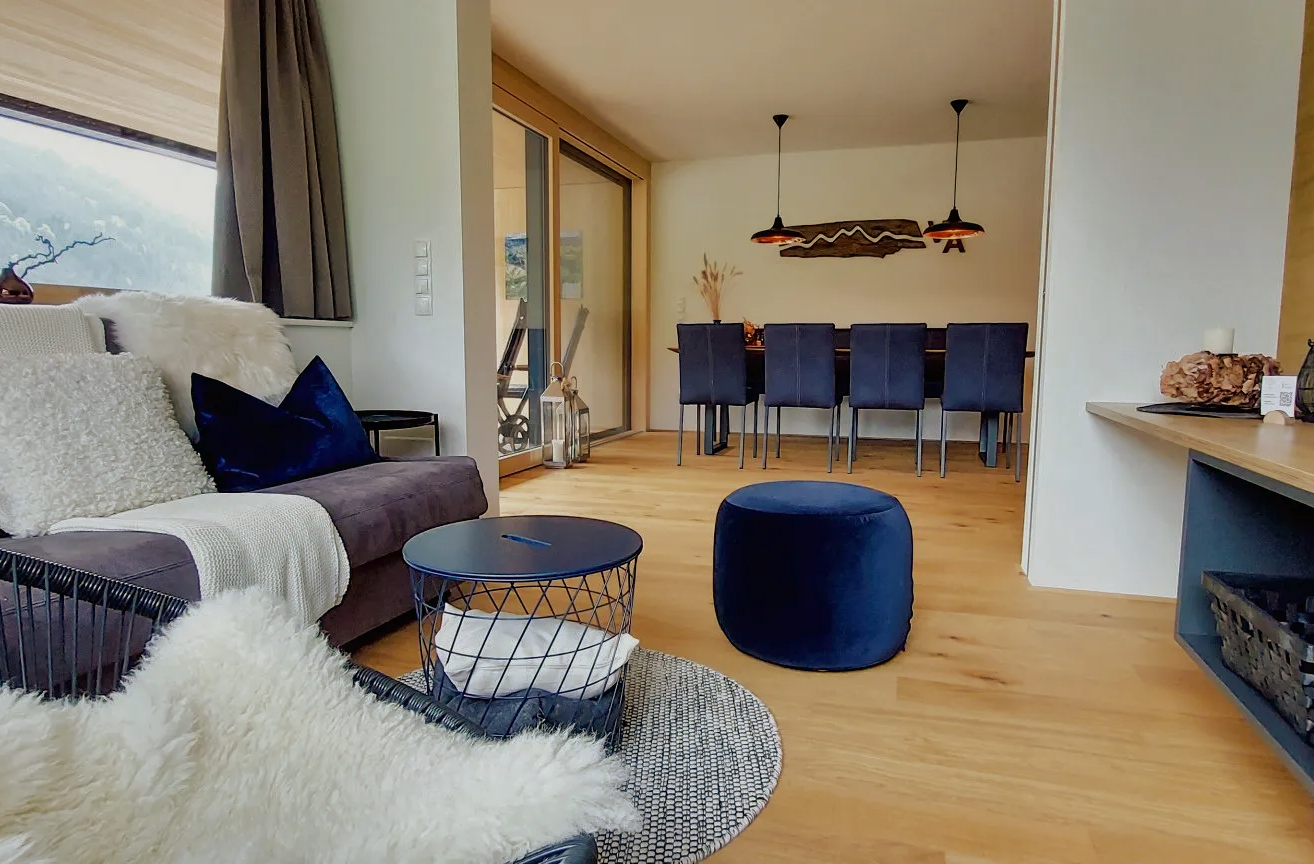 Wohnzimmer, Lammfell, Sofa, Hocker, blau