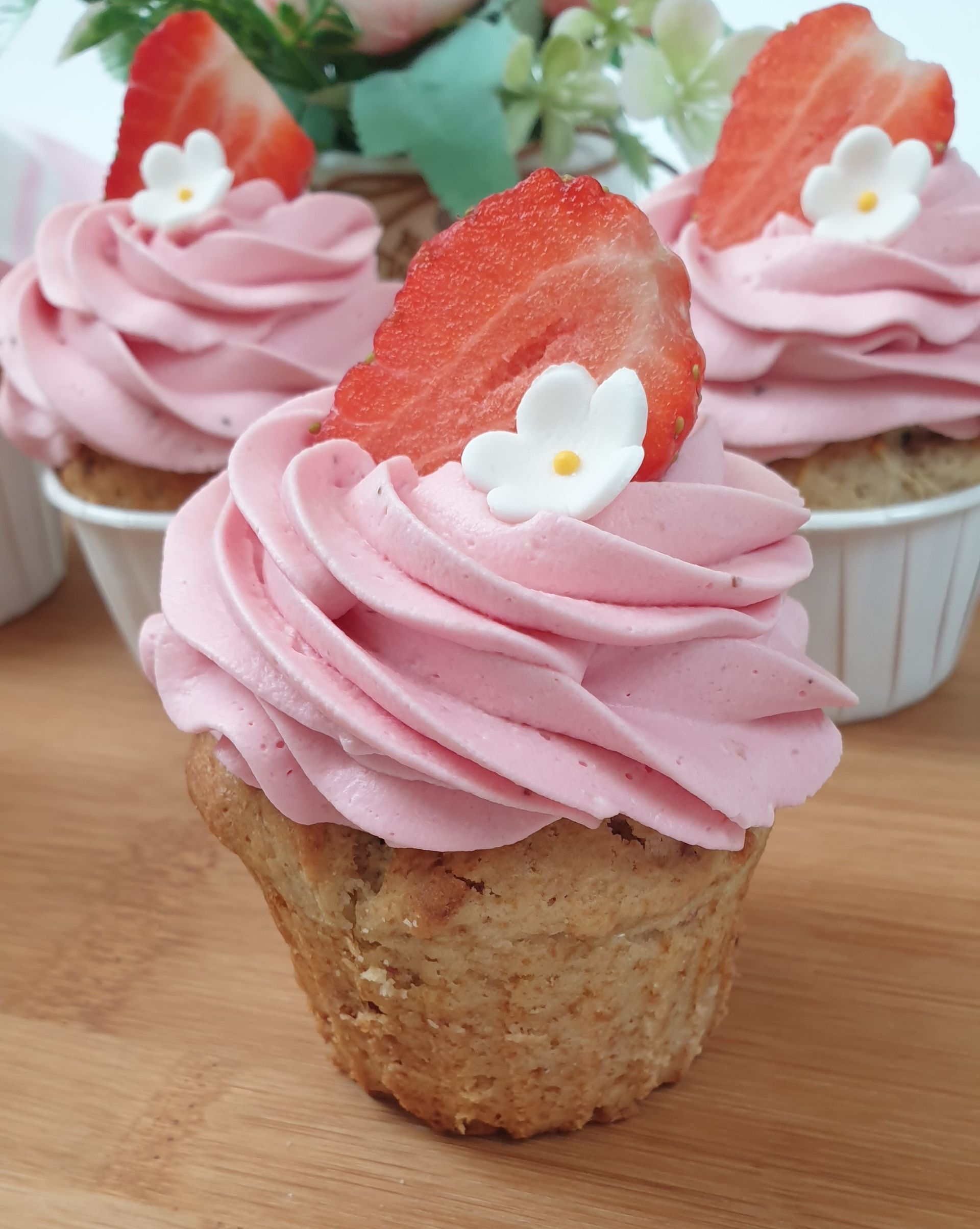 Erdbeer Pistazien Muffins mit Erdbeer Mascarpone Creme