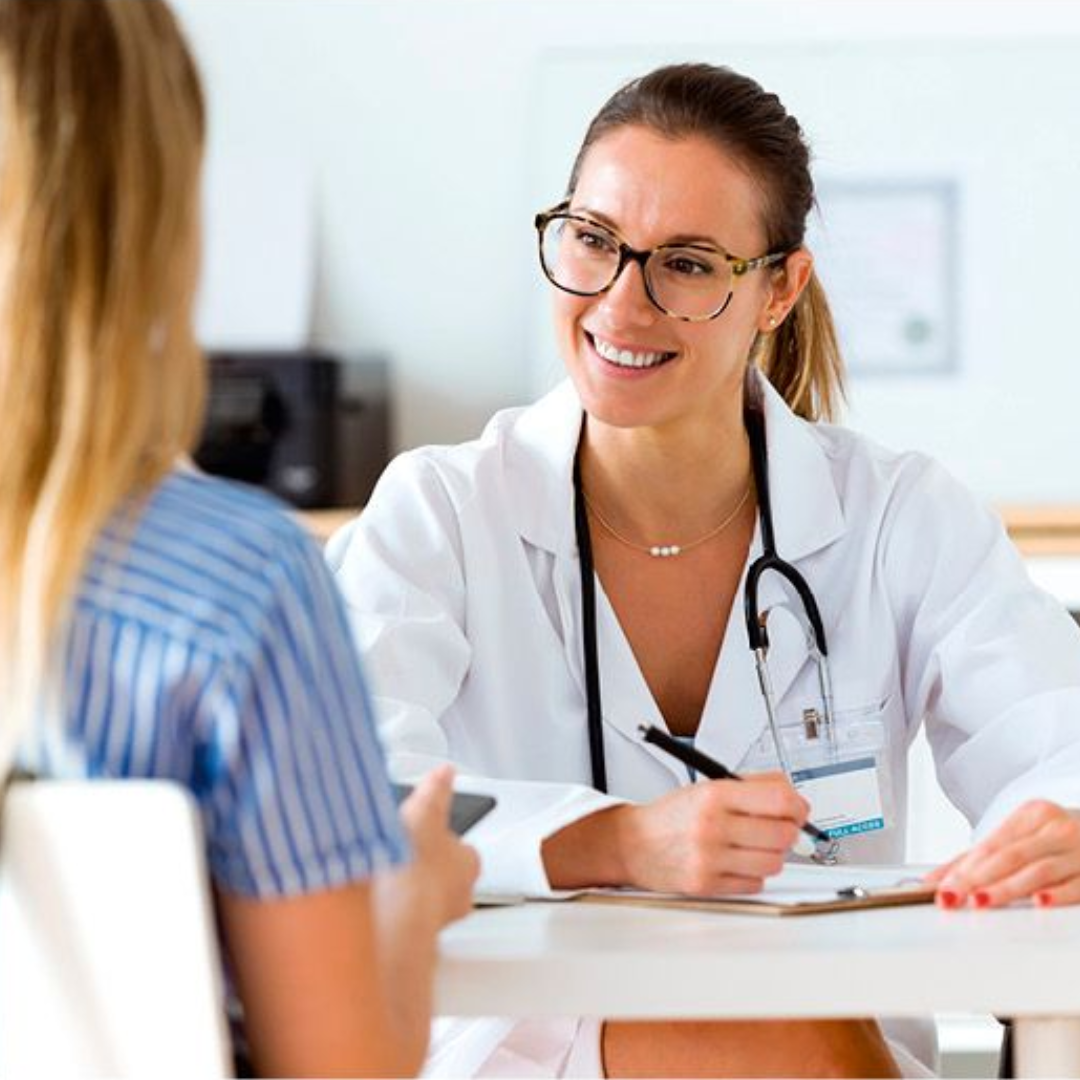 Foto: HBV Badeärztin im Patientengespräch