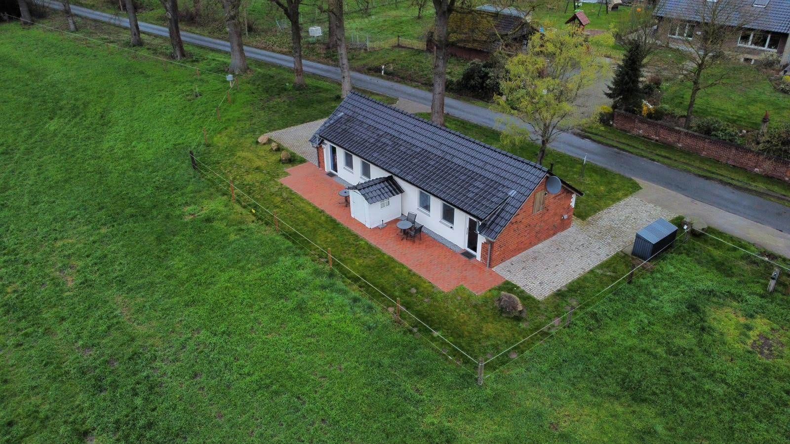 Schlafzimmer der Wohnung 1 mit zwei Boxspringbetten