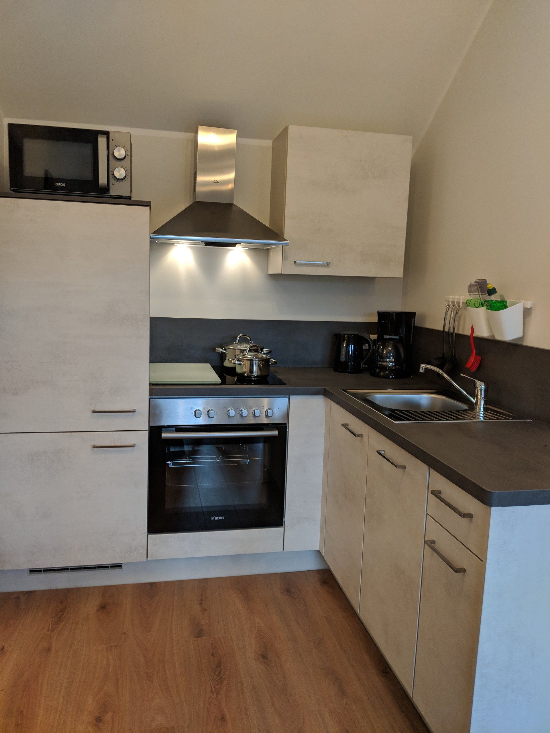 Küche mit kompletter Ausstattung