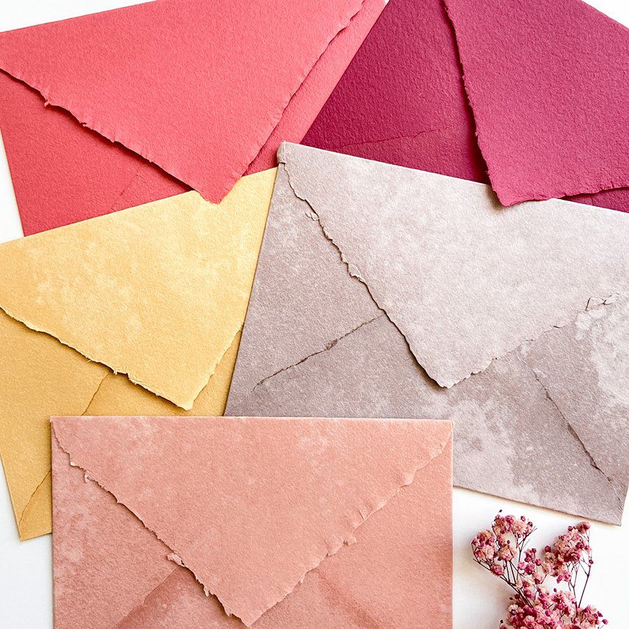 Sobres artesanales hechos a mano con papel de alta calidad