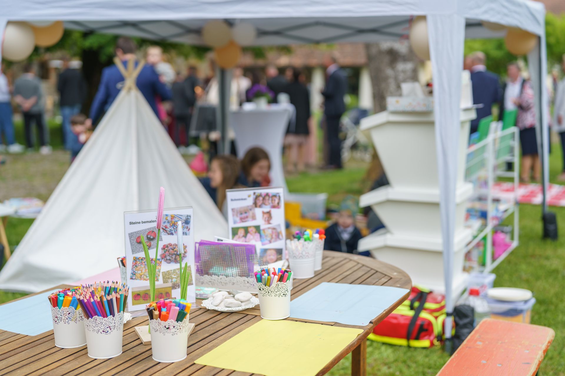 Kinderprogramm mit LittleBees® Hochzeitsmesse Ewig Dein Ravensburg 2026 Save the date Logo Heirat heiraten hochzeit weingarten oberschwabenhalle oberschwaben messe messen veranstaltung veranstaltungen ausstellung ausstellungen friedrichshafen lindau kressbronn ewig dein trau dich ja ich will überlingen bodensee meersburg hagnau stockach ostrach pfullendorf tettnang meckenbeuren sigmaringen aulendorf fronreute altshausen mochenwangen braut bräutigam brautpaar biberach laupheim bad schussenried bad buchau bad waldsee bad wurzach ulm neu-ulm kempten memmingen isny leutkirch wangen allgäu kisslegg amtzell bodnegg oberstaufen location fotograd fotografin hochzeitsfotografie brautfoto paarfoto liebe portraitfotografie hochzeitsdienstleister hochzeitsdienstleistung dj band musiker musikerin catering location hochzeitslocation photobox fotobox restaurant hotel deko dekoration hochzeitsdeko hochzeitsdekoration dekorieren bridetobe hochzeitsauto hochzeitsbus oldtimer trauredner traurednerin ewigdein trauzeuge trauzeugin traurede brautstrauß floristik hochzeitsblumen hochzeitsfrisur brautfrisur schleier