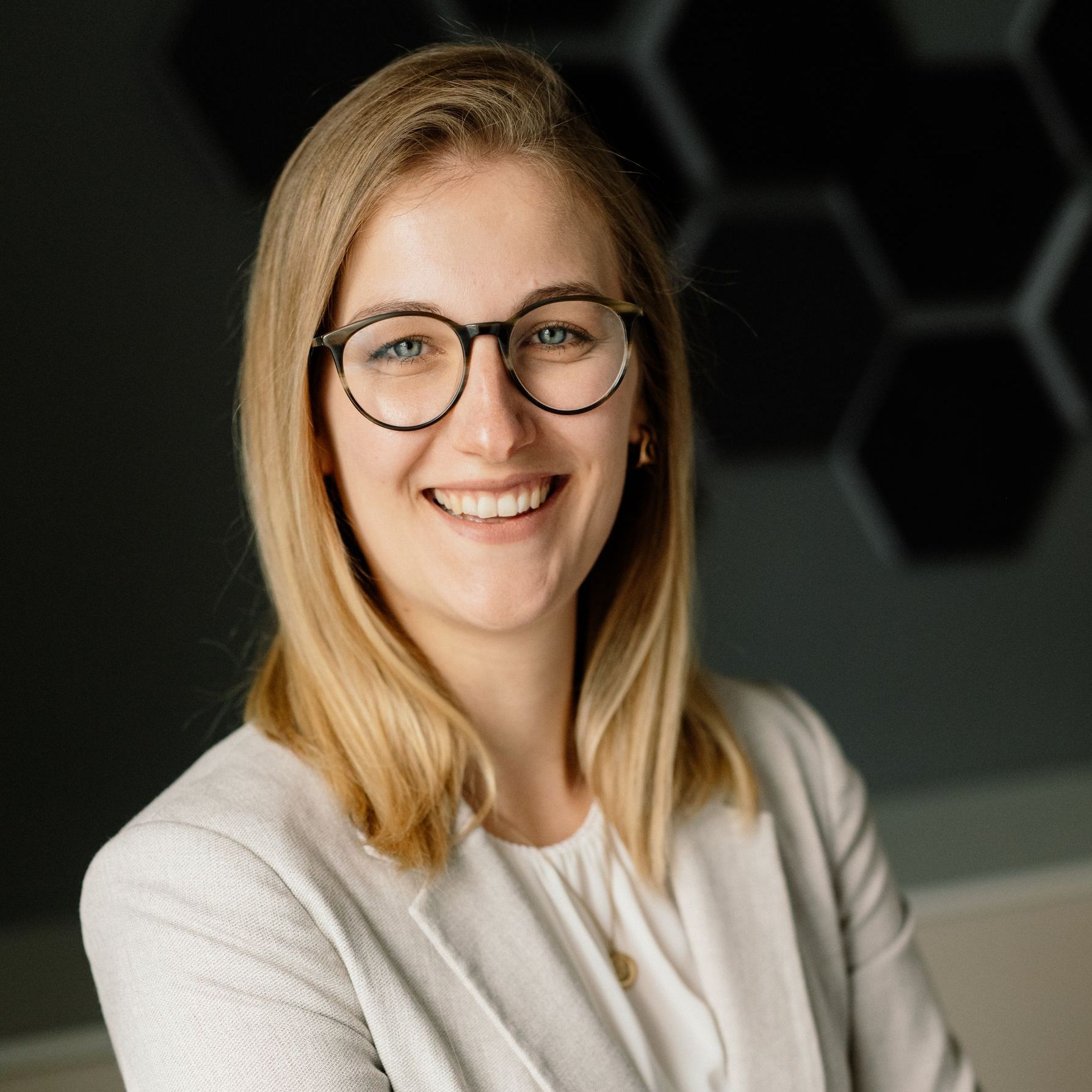 Ausstellerservice und Messebüro: Johanna Weigele Hochzeitsmesse Ewig Dein Ravensburg 2022 Save the date Logo Heirat heiraten hochzeit weingarten oberschwabenhalle oberschwaben messe messen veranstaltung veranstaltungen ausstellung ausstellungen friedrichshafen lindau kressbronn ewig dein trau dich ja ich will überlingen bodensee meersburg hagnau stockach ostrach pfullendorf tettnang meckenbeuren sigmaringen aulendorf fronreute altshausen mochenwangen braut bräutigam brautpaar biberach laupheim bad schussenried bad buchau bad waldsee bad wurzach ulm neu-ulm kempten memmingen isny leutkirch wangen allgäu kisslegg amtzell bodnegg oberstaufen location fotograd fotografin hochzeitsfotografie brautfoto paarfoto liebe portraitfotografie hochzeitsdienstleister hochzeitsdienstleistung dj band musiker musikerin catering location hochzeitslocation photobox fotobox restaurant hotel deko dekoration hochzeitsdeko hochzeitsdekoration dekorieren bridetobe hochzeitsauto hochzeitsbus oldtimer trauredner traurednerin ewigdein trauzeuge trauzeugin traurede brautstrauß floristik hochzeitsblumen hochzeitsfrisur brautfrisur schleier