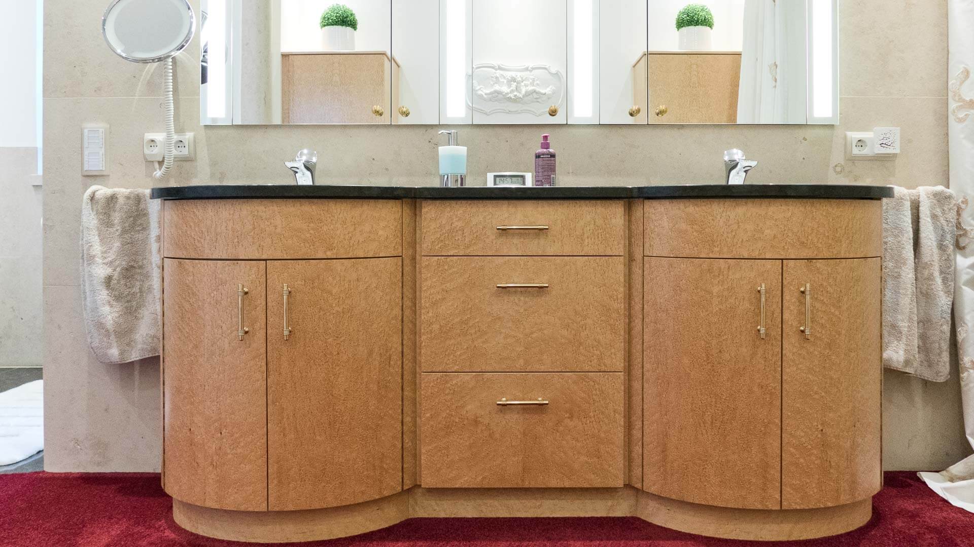 Bad in Vogelaugenahorn