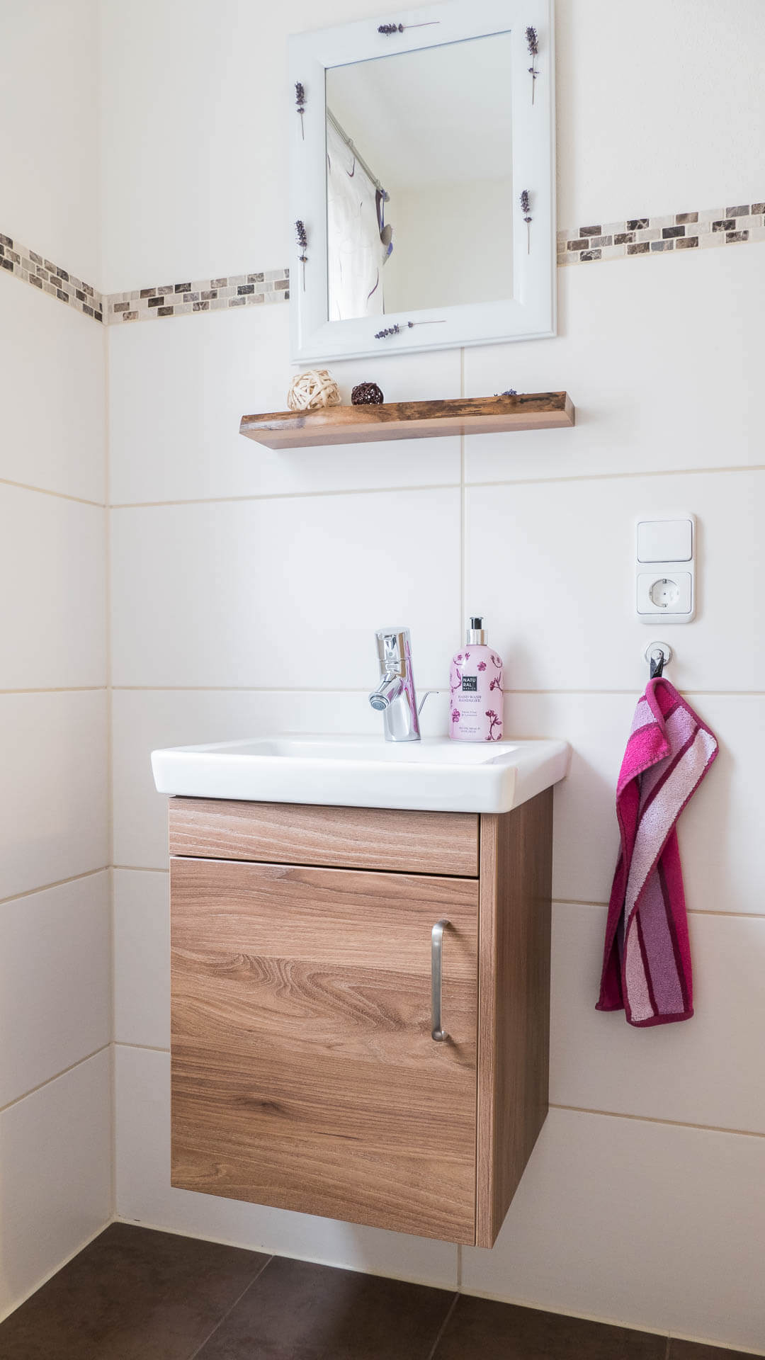 Gäste WC in Nussbaum