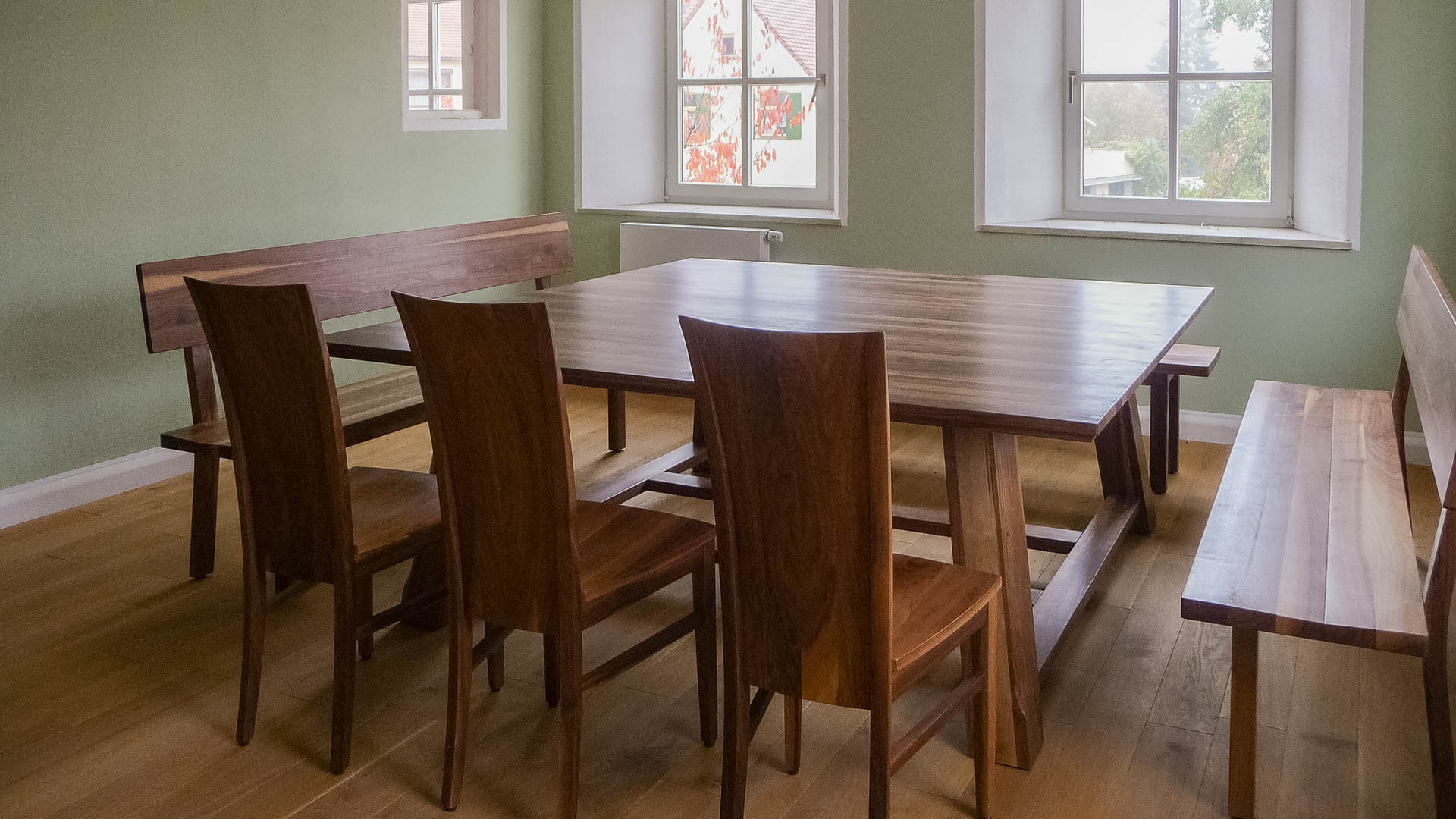 Esszimmer aus Nussbaum