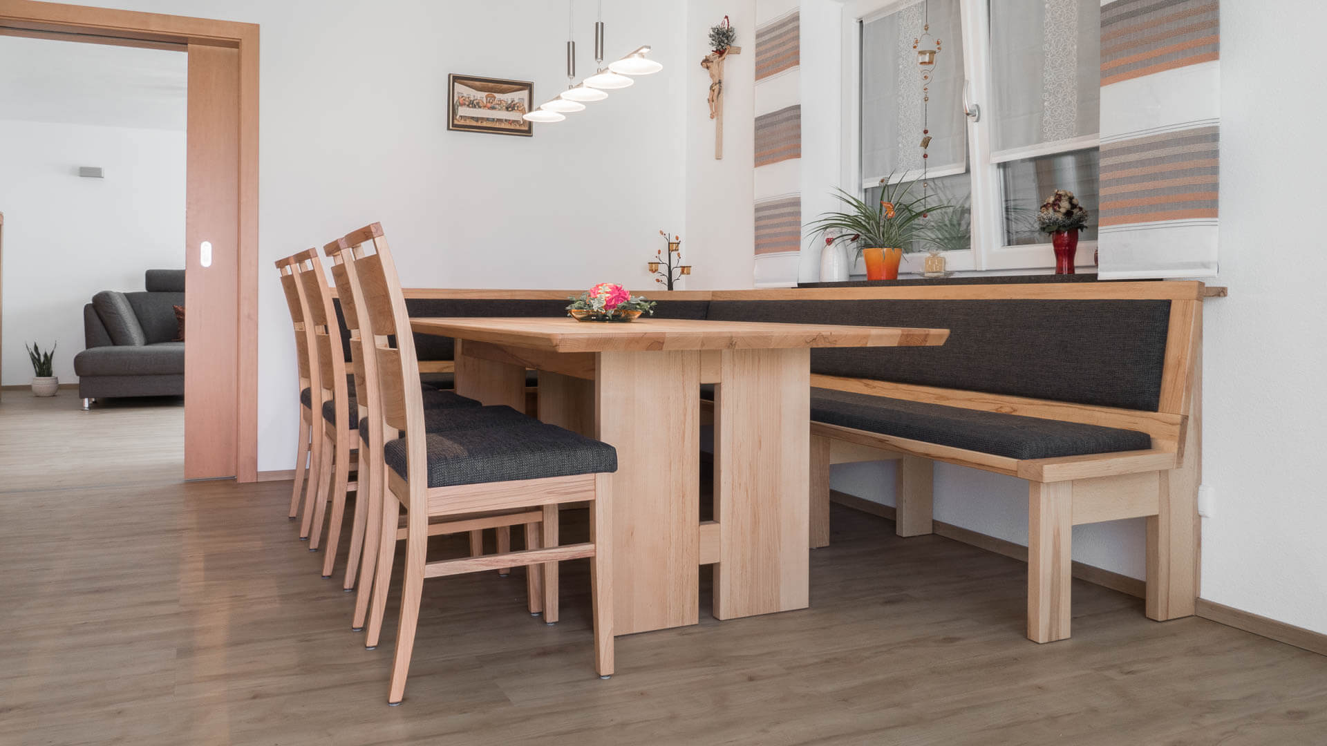 Esstisch und Eckbank aus Kernbuche