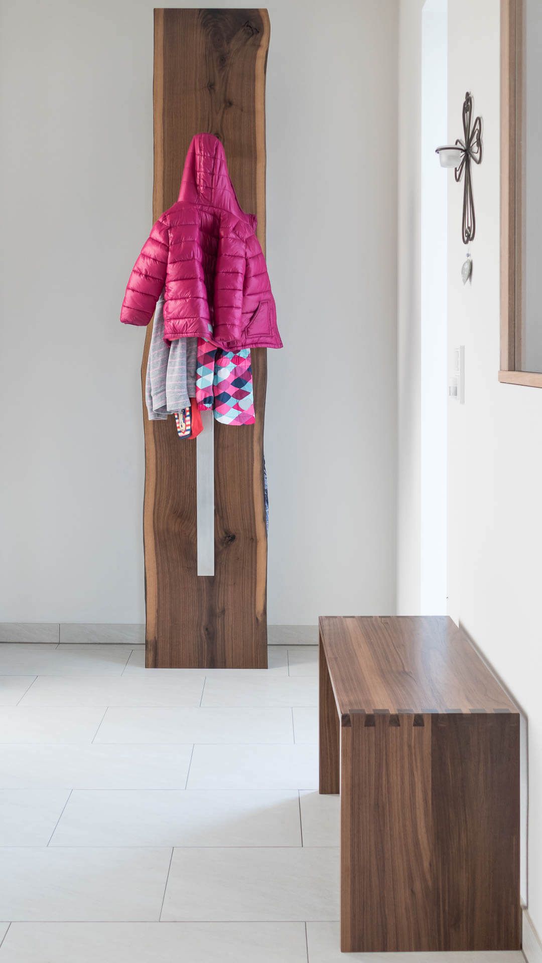Garderobe aus Nussbaum