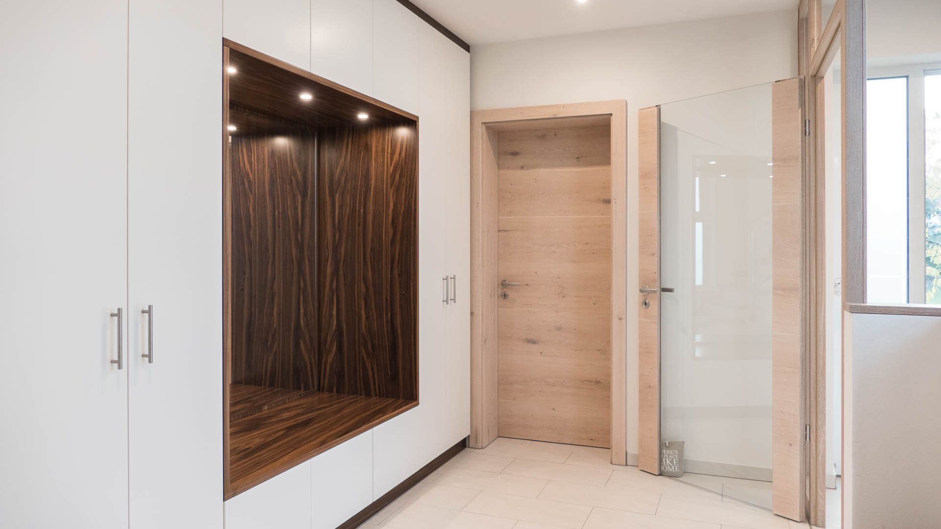 Garderobe aus Nussbaum