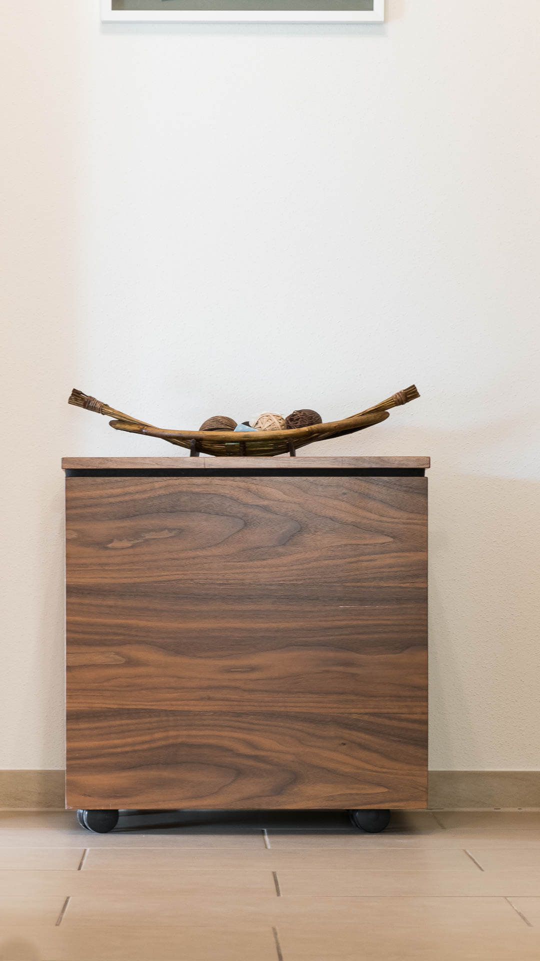 Garderobe aus Nussbaum