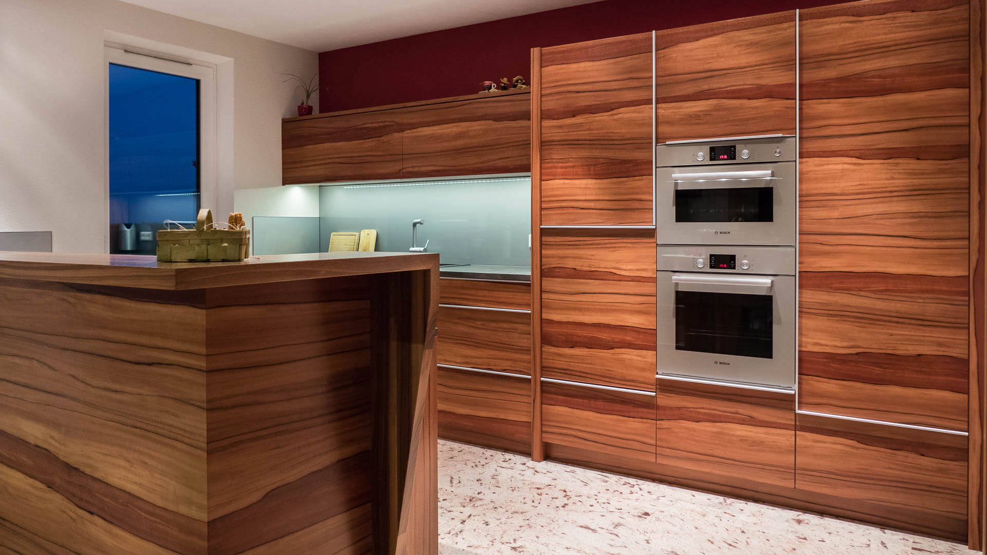 Küche aus Elsbeer mit Kern